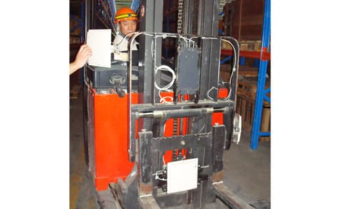 RFID應(yīng)用于智能倉儲(chǔ)叉車改裝2